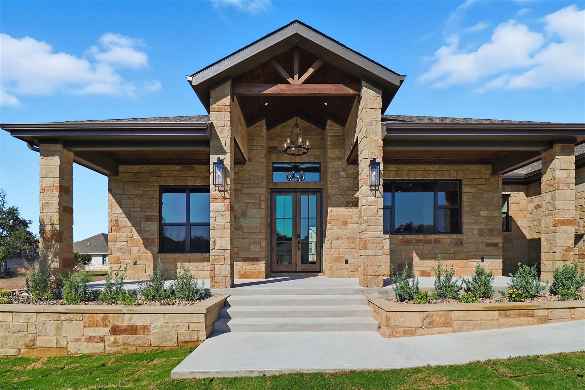 128 Broadgreen Trl, Kingsland, TX 78639