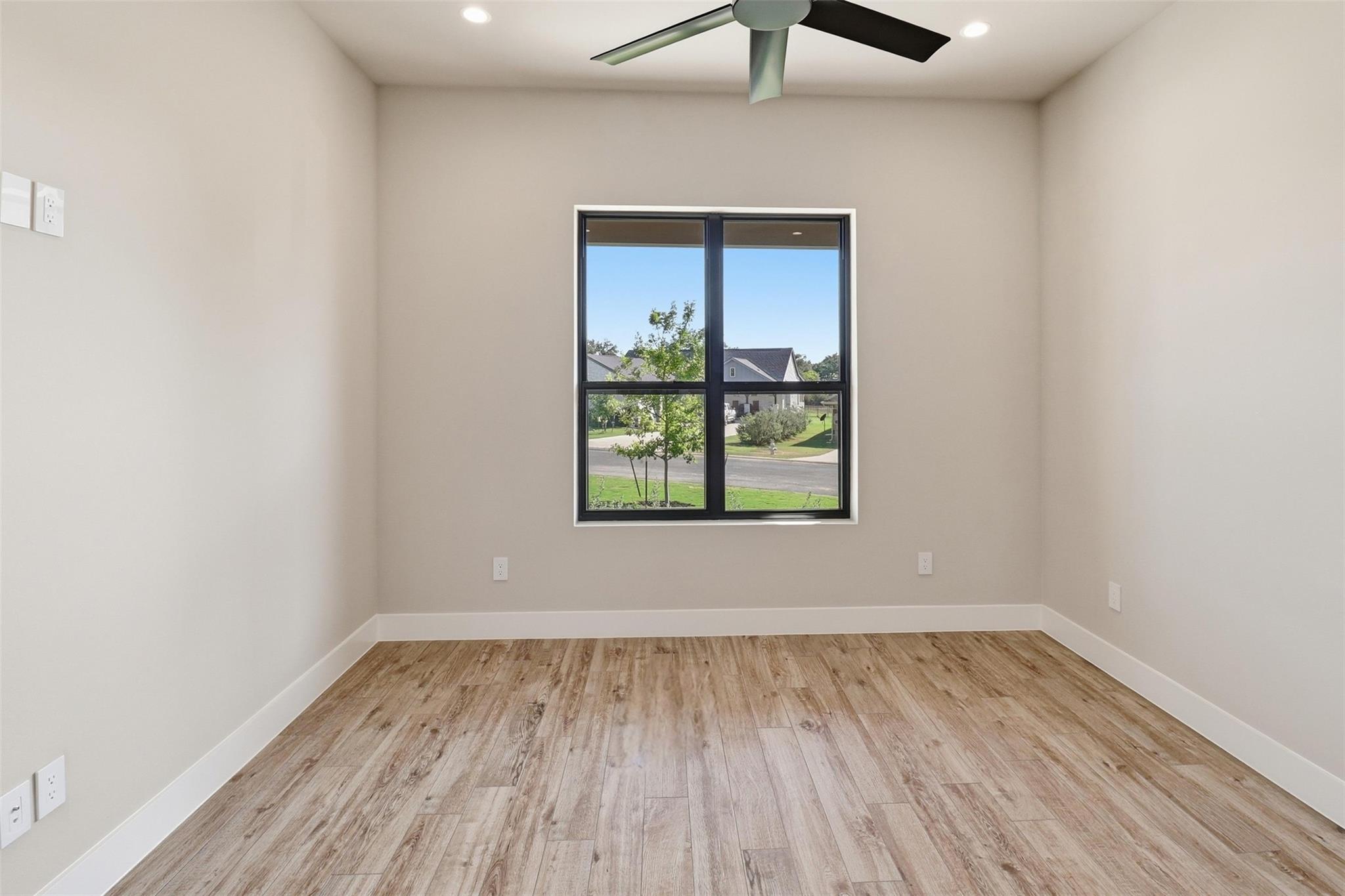 128 Broadgreen Trl, Kingsland, TX 78639