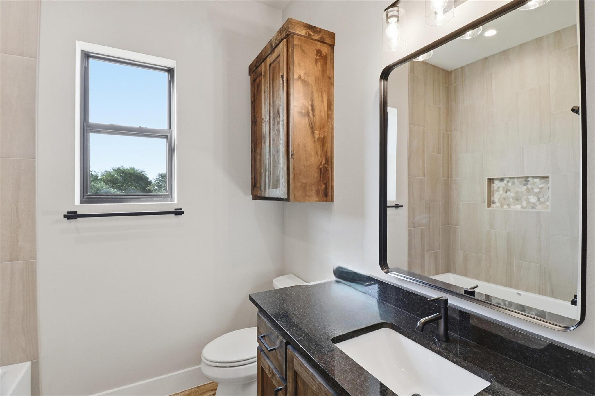 128 Broadgreen Trl, Kingsland, TX 78639