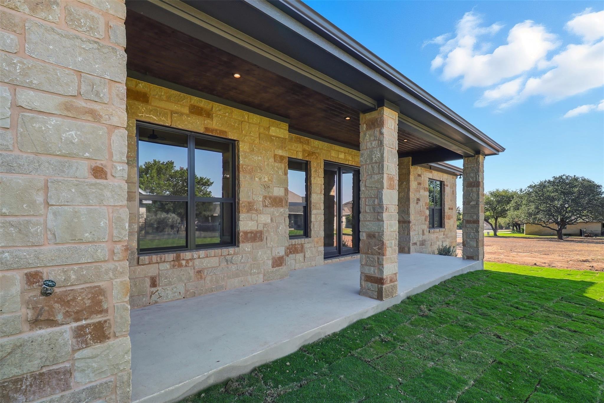 128 Broadgreen Trl, Kingsland, TX 78639
