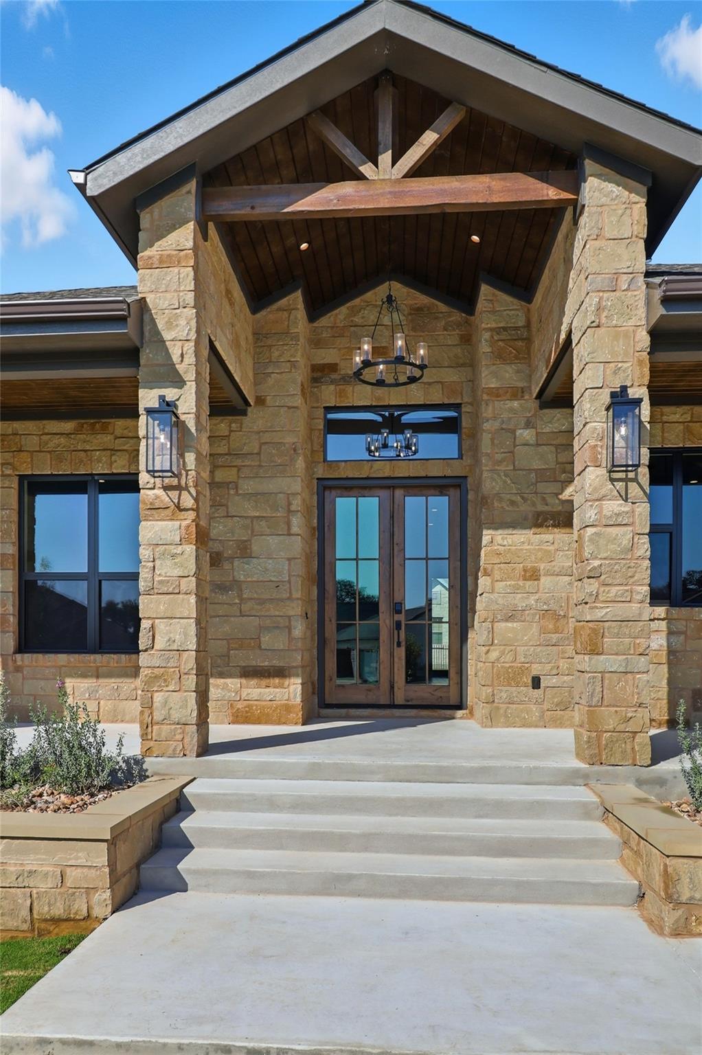 128 Broadgreen Trl, Kingsland, TX 78639