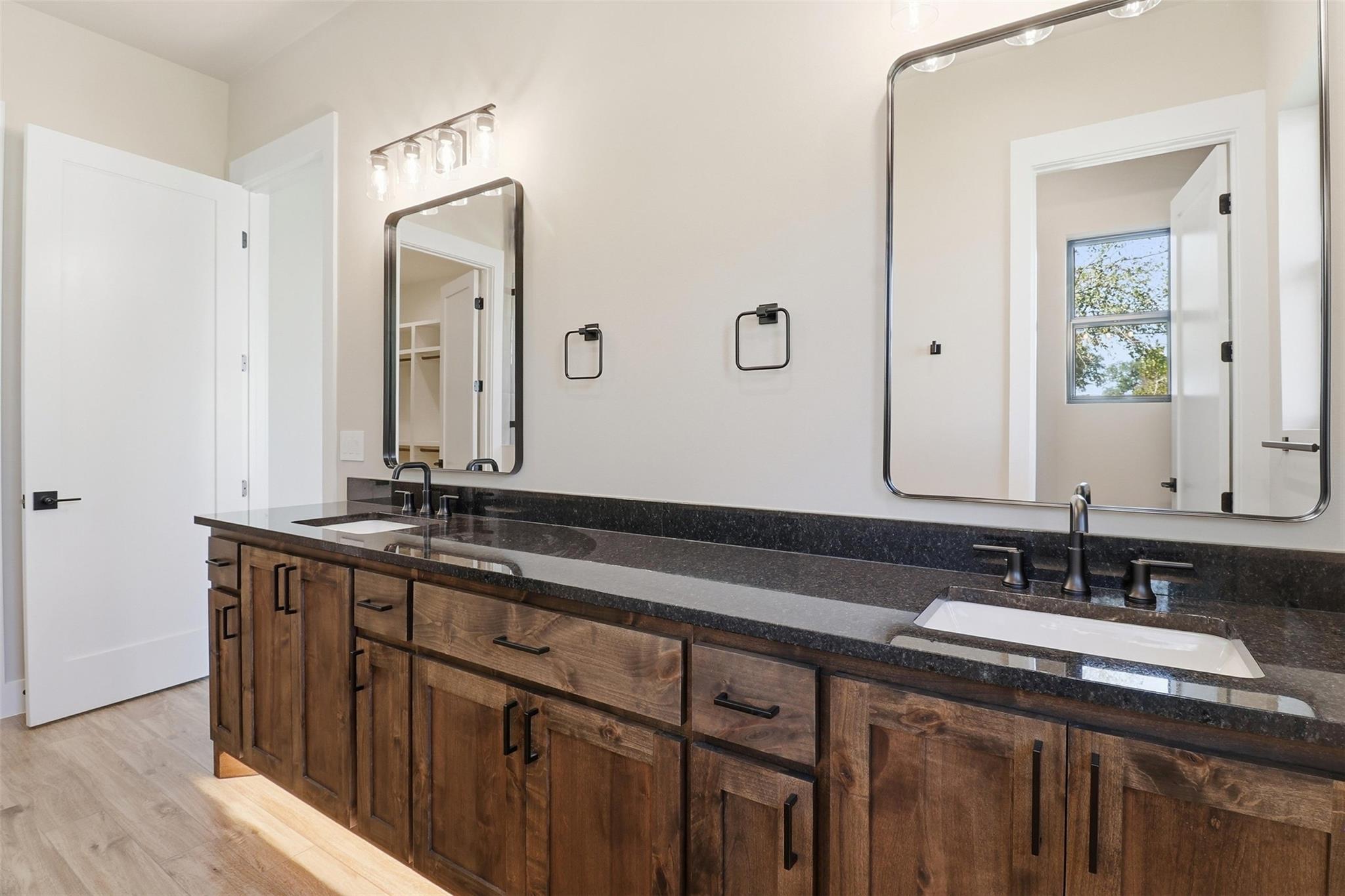 128 Broadgreen Trl, Kingsland, TX 78639