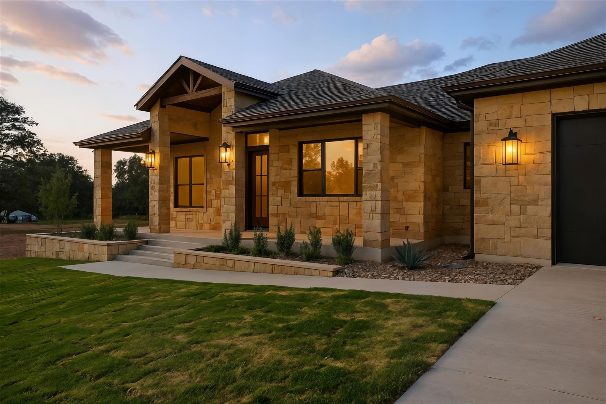 128 Broadgreen Trl, Kingsland, TX 78639