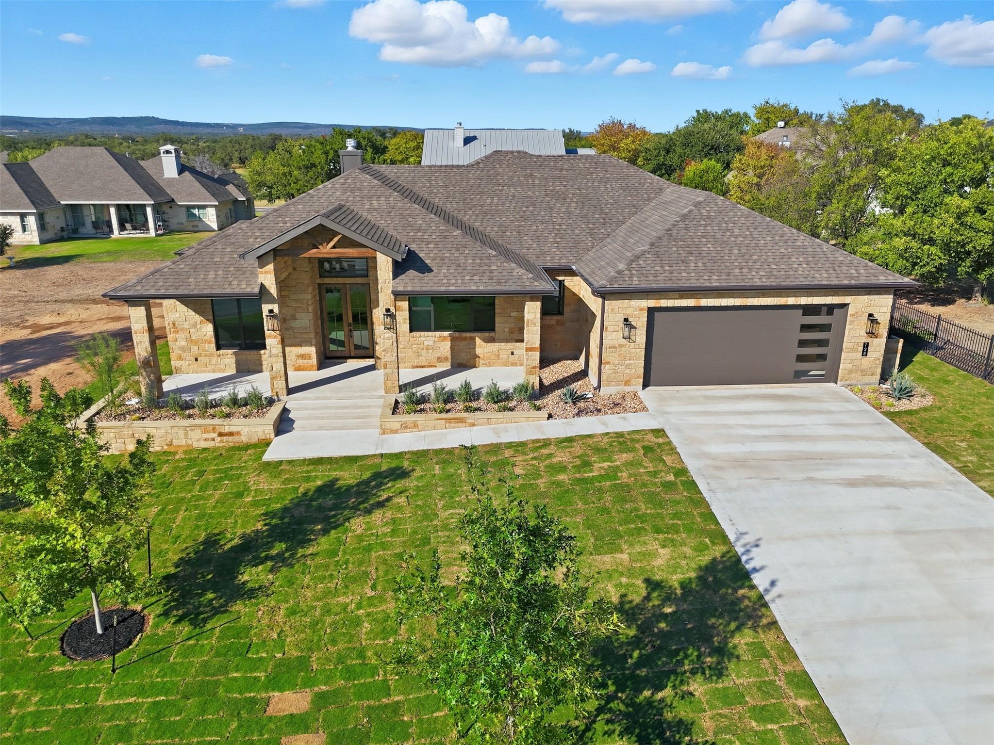 128 Broadgreen Trl, Kingsland, TX 78639