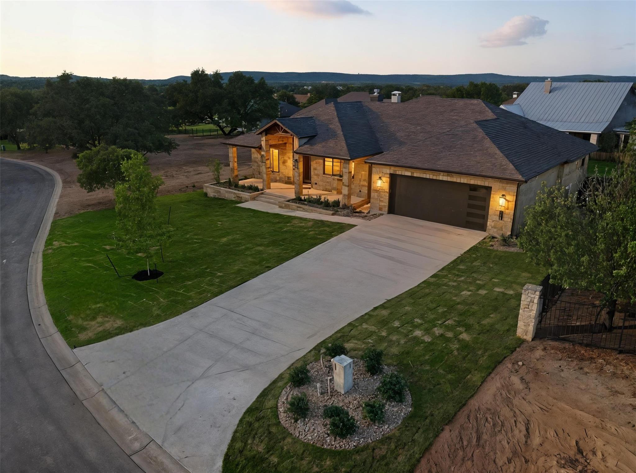 128 Broadgreen Trl, Kingsland, TX 78639