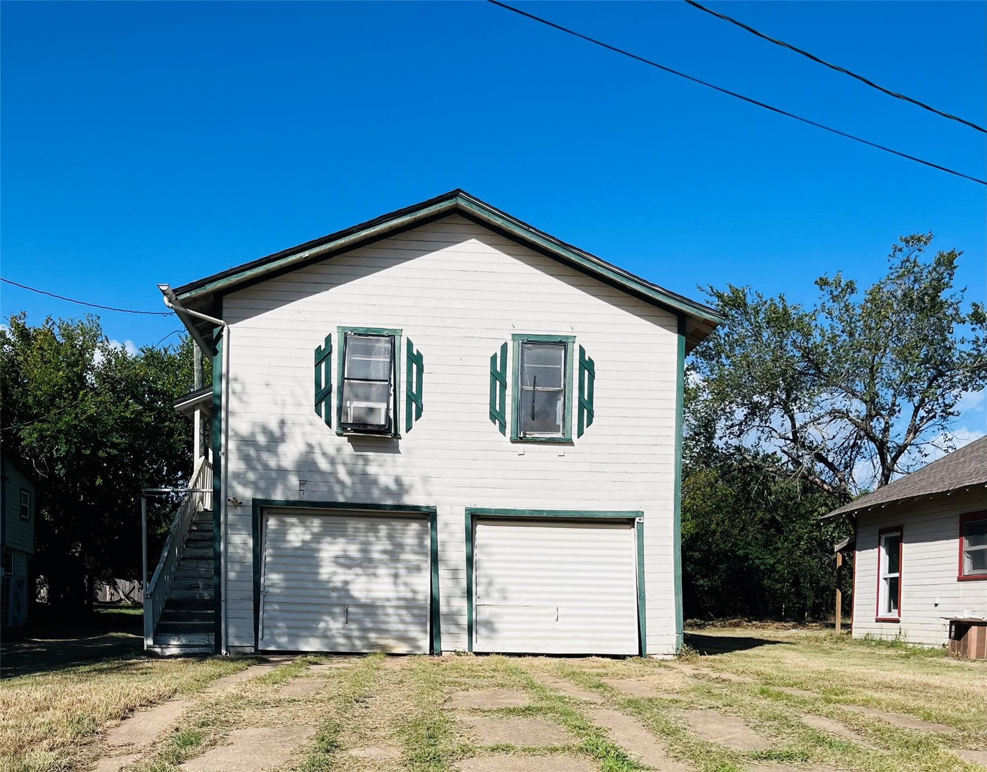 108 N Pear St, Rockdale, TX 76567