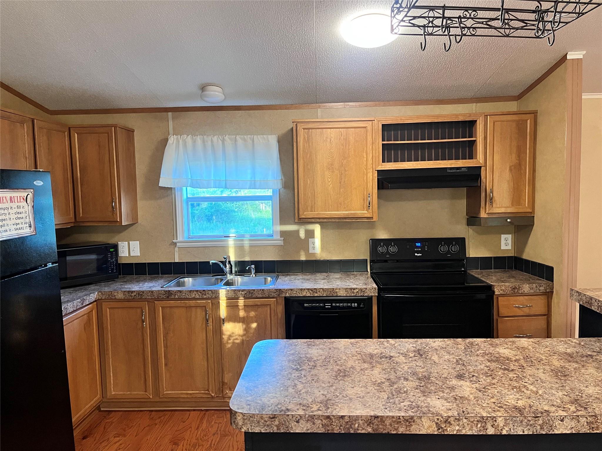 124 Alum Creek Dr, Paige, TX 78659