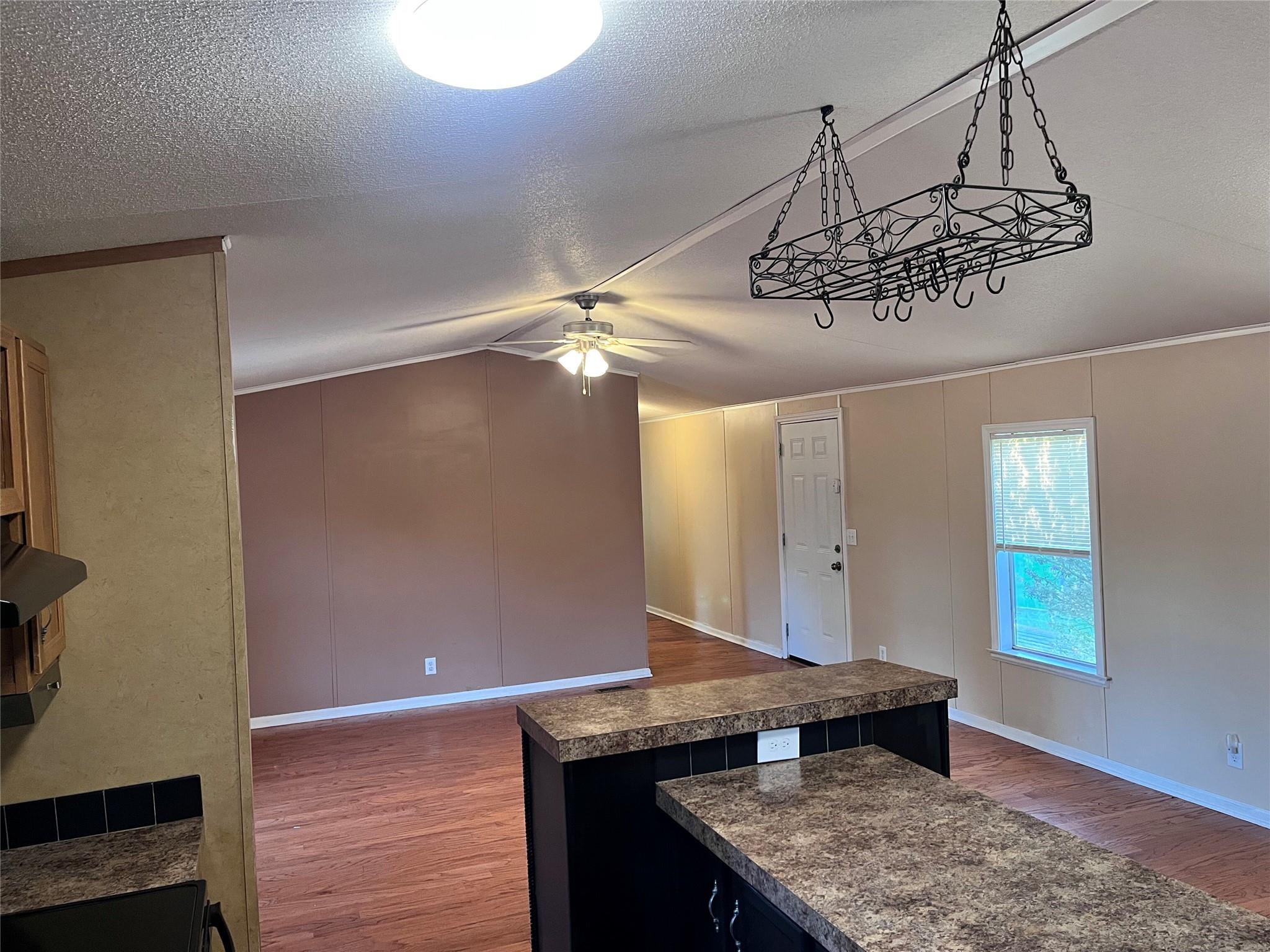 124 Alum Creek Dr, Paige, TX 78659