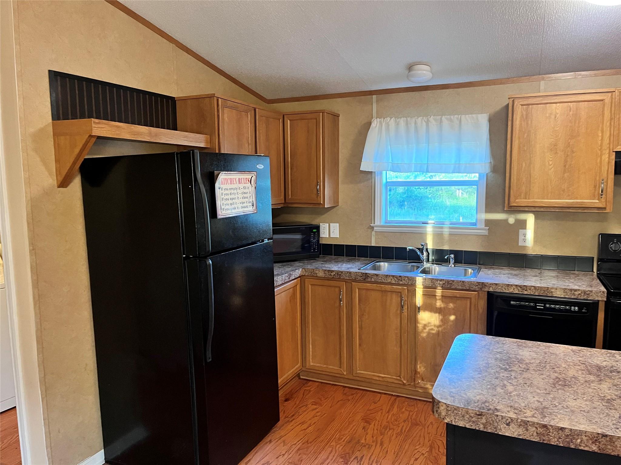 124 Alum Creek Dr, Paige, TX 78659