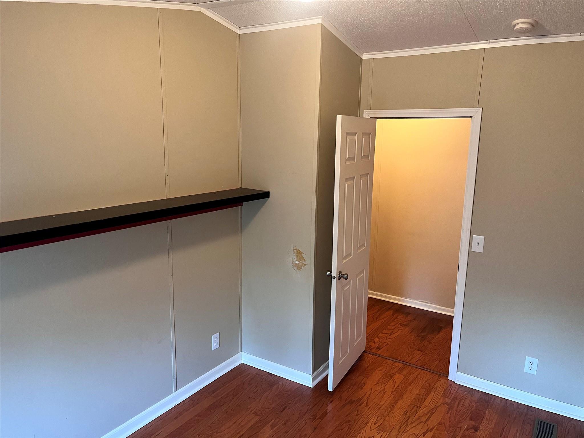 124 Alum Creek Dr, Paige, TX 78659