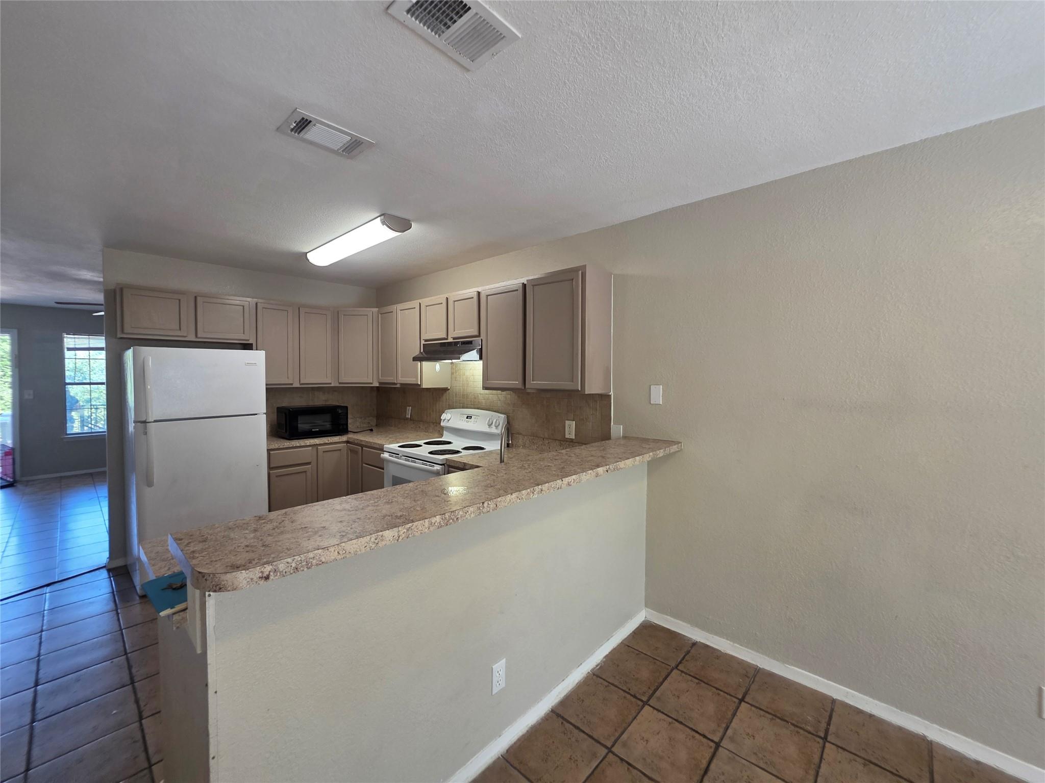 2200 Katy Ln # D, Georgetown, TX 78626