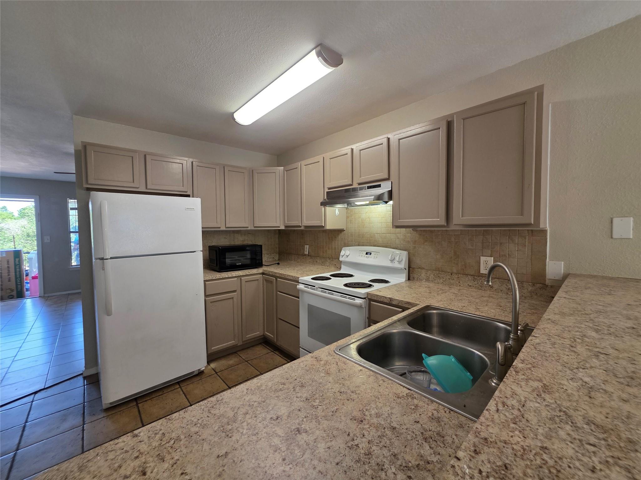 2200 Katy Ln # D, Georgetown, TX 78626