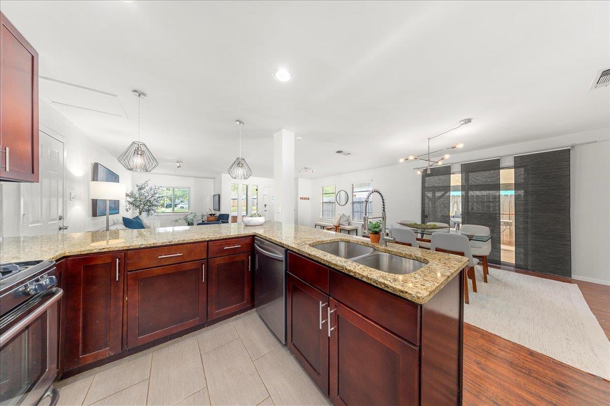 5108 Emerald Forest Dr, Austin, TX 78745