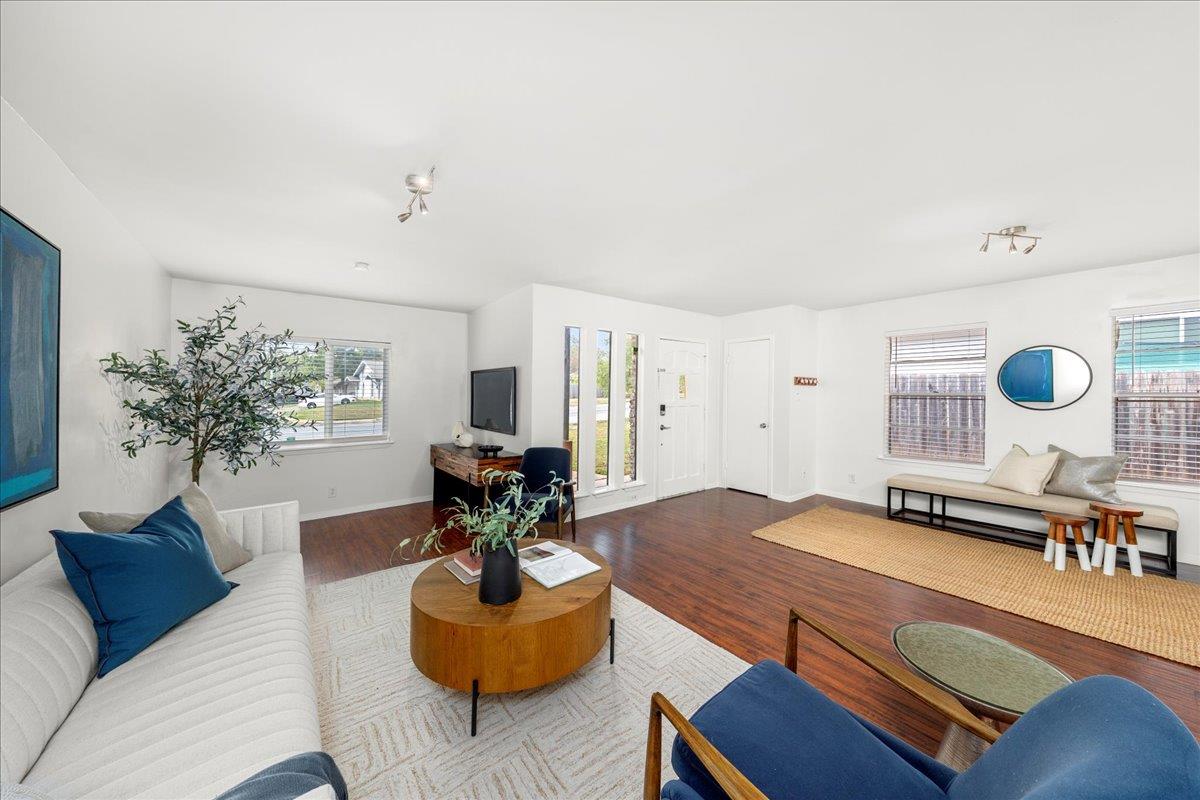 5108 Emerald Forest Dr, Austin, TX 78745