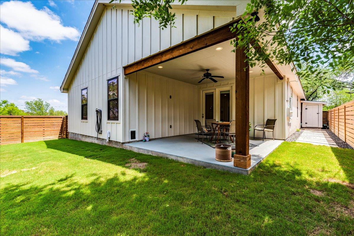 638 Oak Ln, Cottonwood Shores, TX 78657