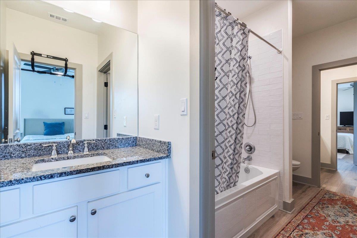 638 Oak Ln, Cottonwood Shores, TX 78657