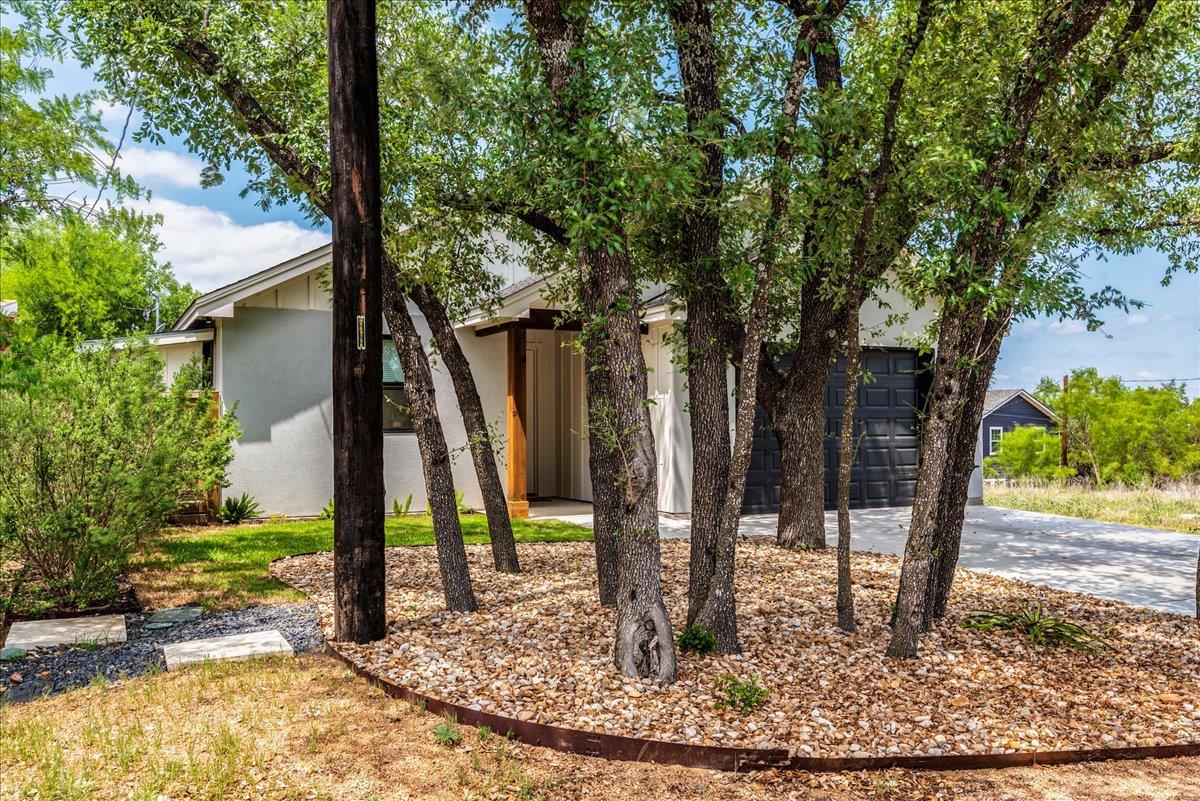 638 Oak Ln, Cottonwood Shores, TX 78657