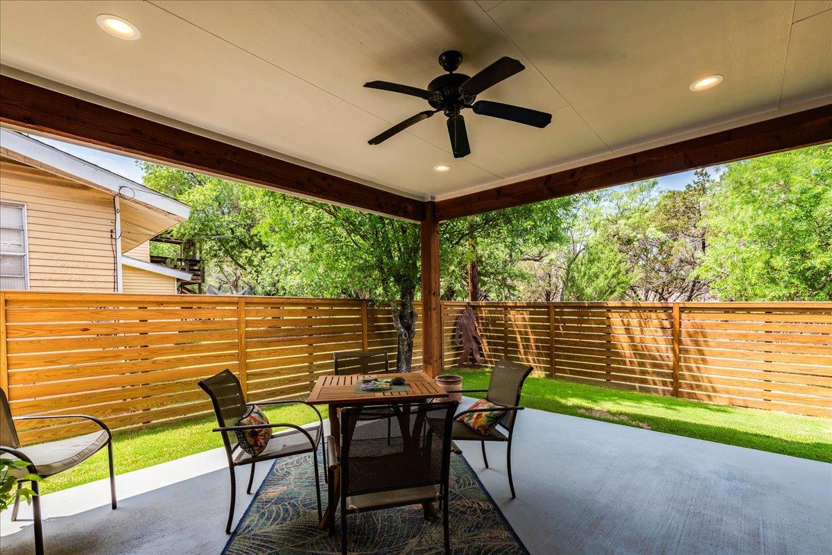 638 Oak Ln, Cottonwood Shores, TX 78657