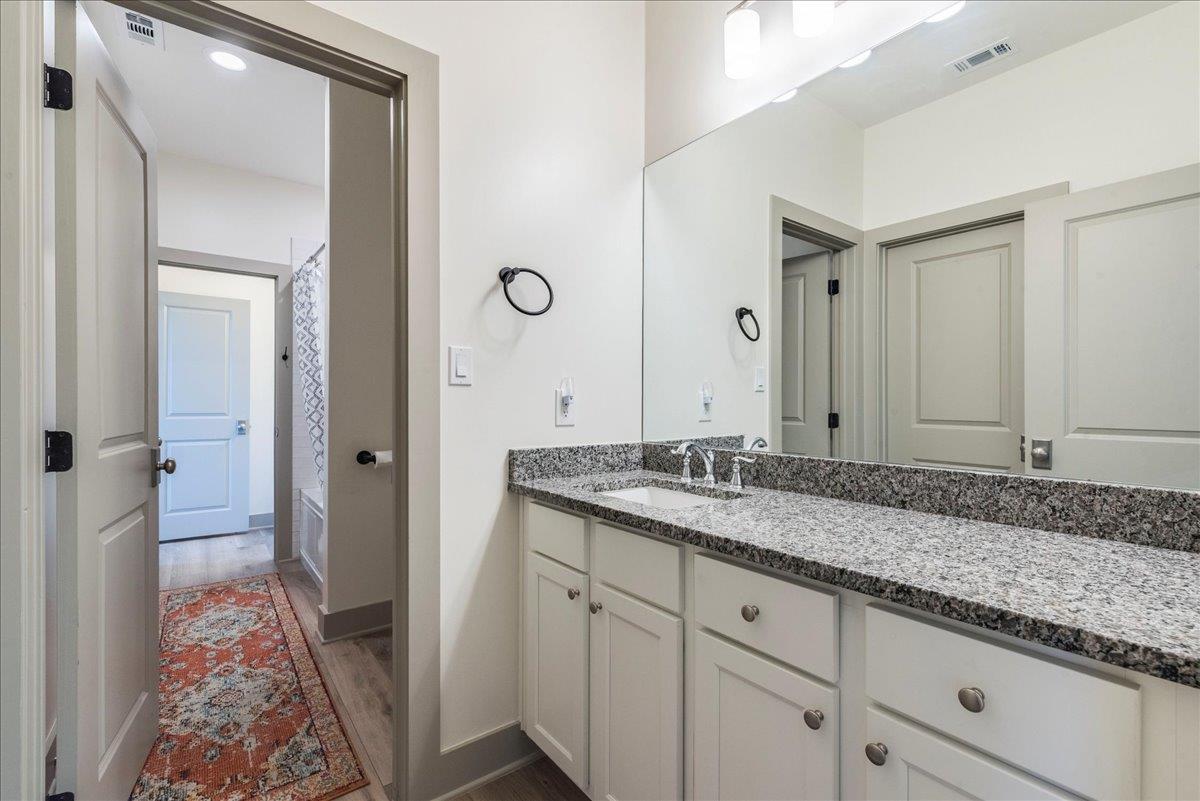 638 Oak Ln, Cottonwood Shores, TX 78657