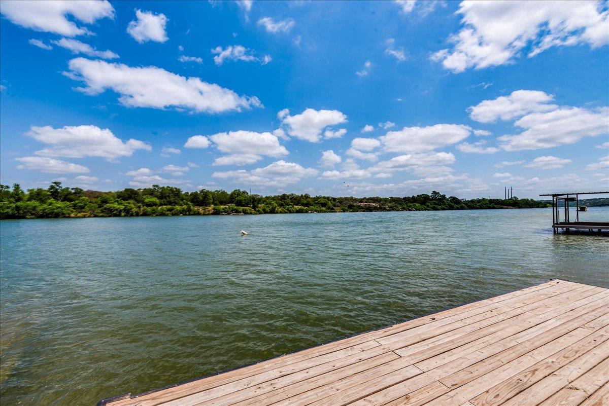 638 Oak Ln, Cottonwood Shores, TX 78657
