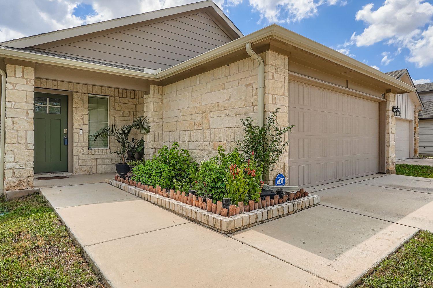 217 Baron Creek Trl, Bastrop, TX 78602