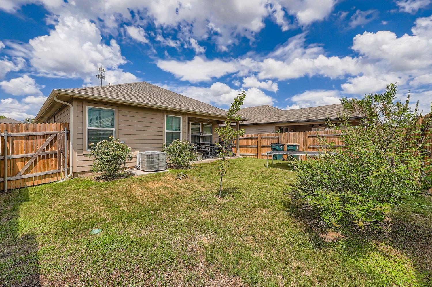 217 Baron Creek Trl, Bastrop, TX 78602