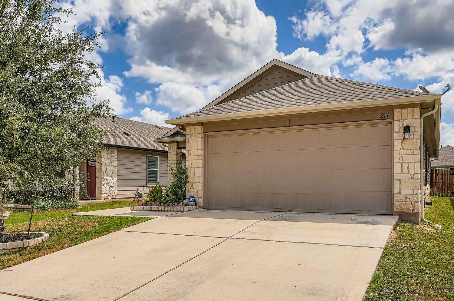 217 Baron Creek Trl, Bastrop, TX 78602
