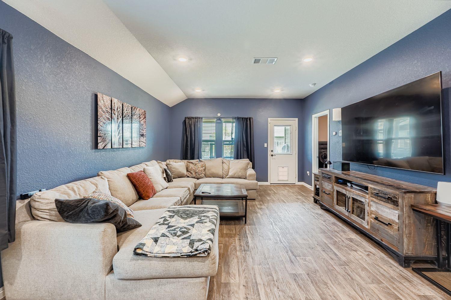 217 Baron Creek Trl, Bastrop, TX 78602