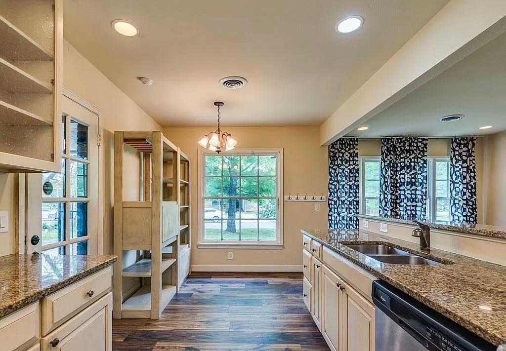 4902 Valley Oak Dr, Austin, TX 78731