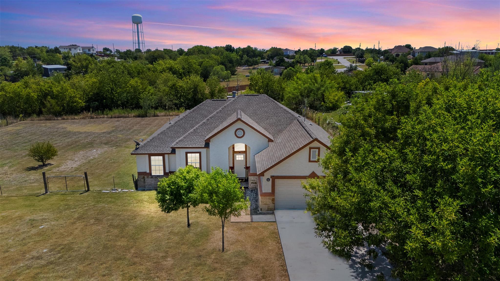 135 Acuna Ct, Del Valle, TX 78617