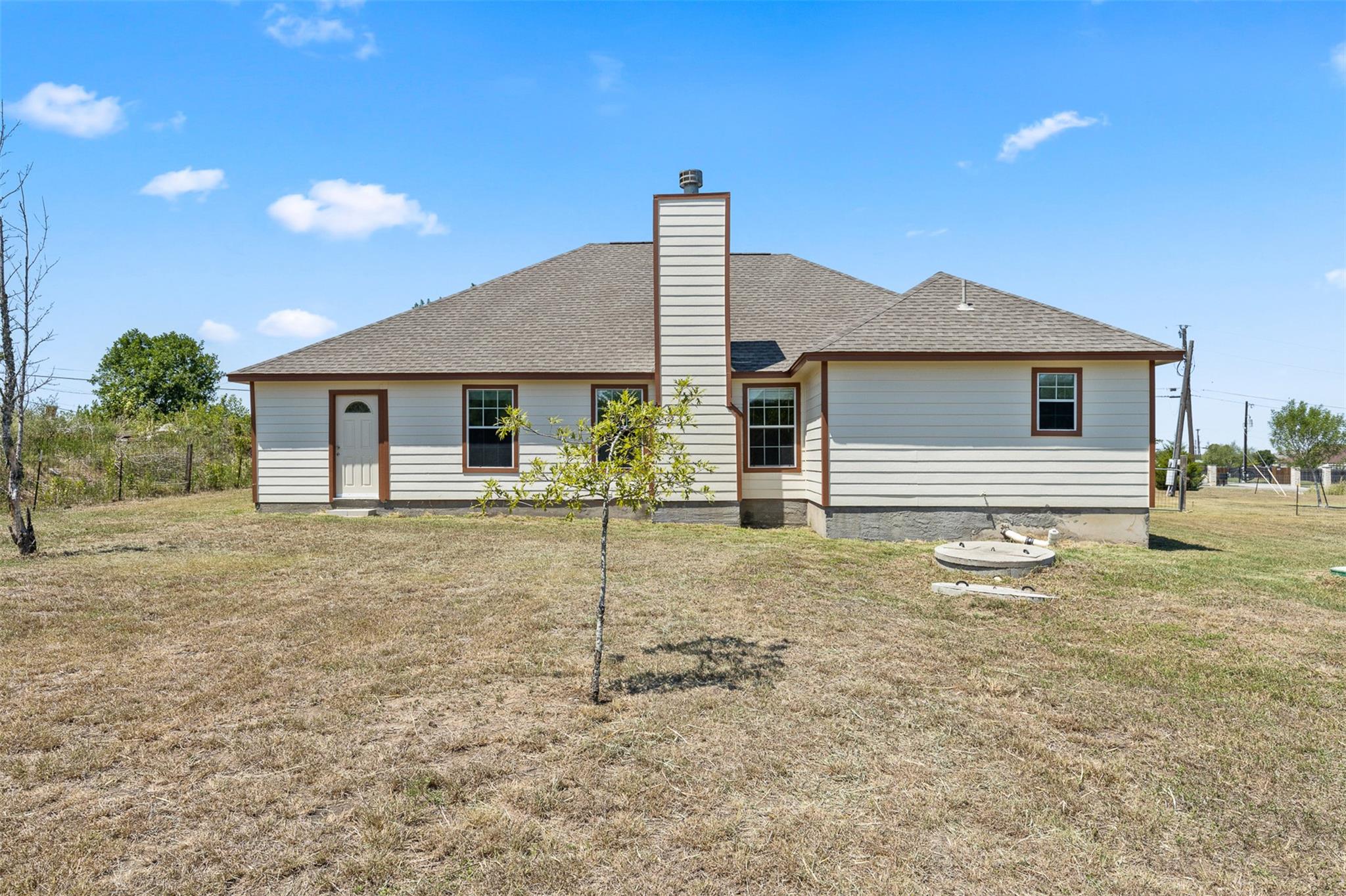 135 Acuna Ct, Del Valle, TX 78617