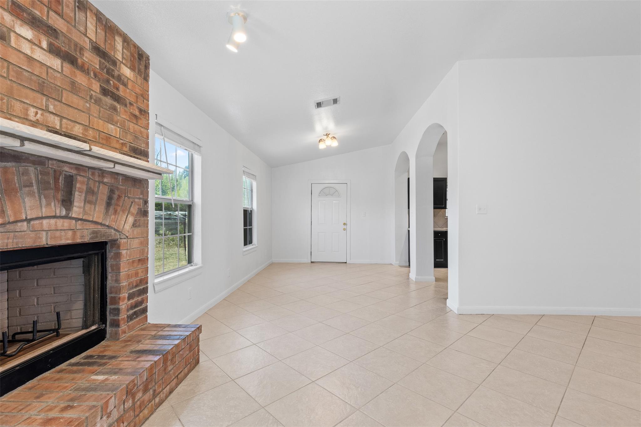 135 Acuna Ct, Del Valle, TX 78617