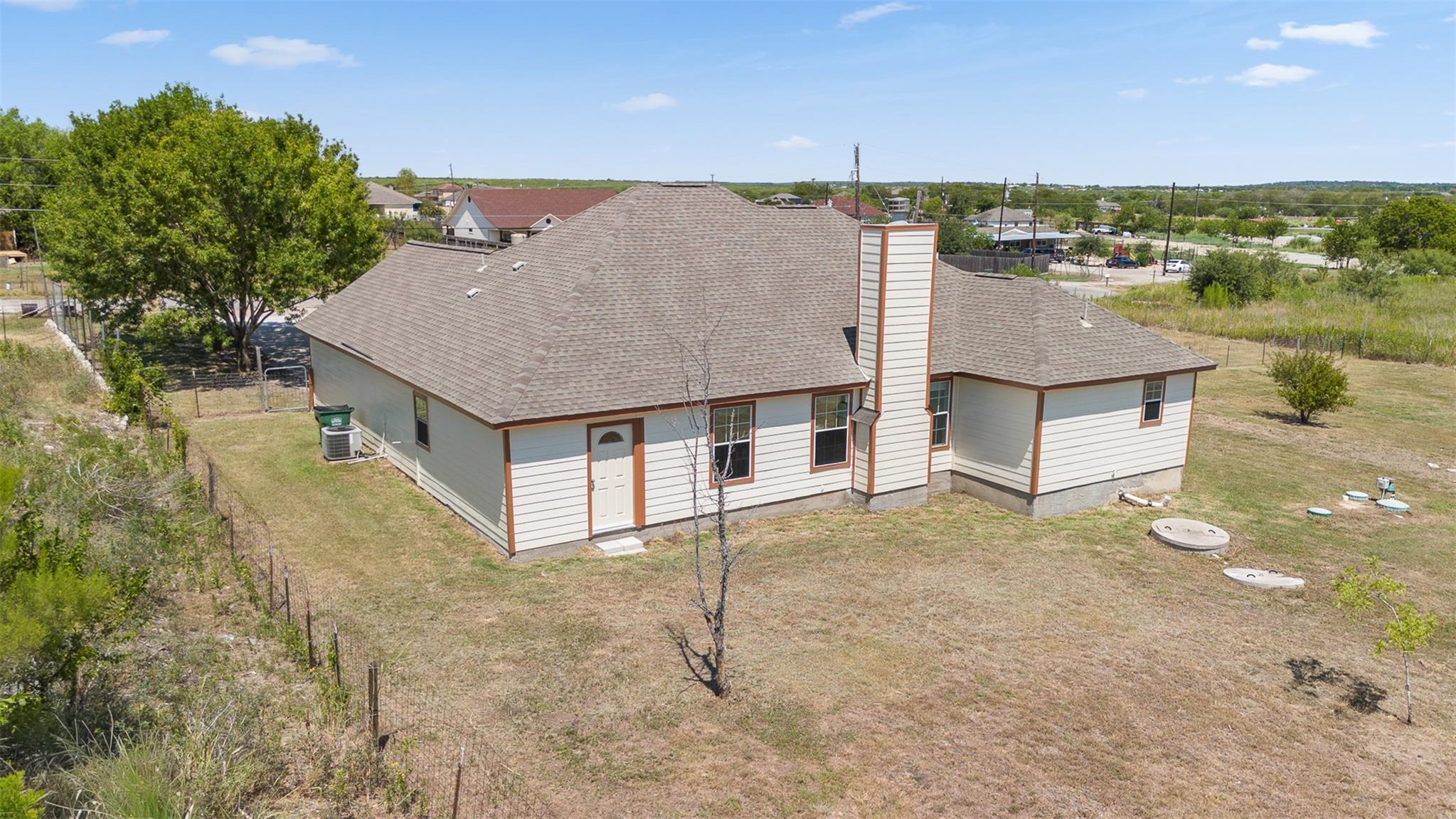 135 Acuna Ct, Del Valle, TX 78617