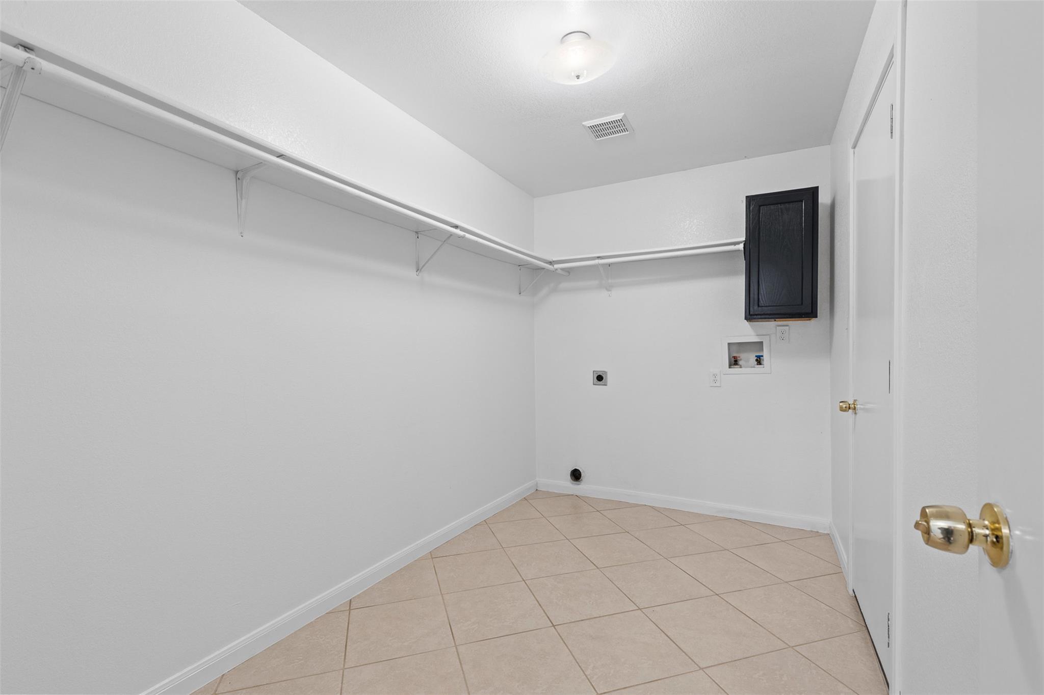 135 Acuna Ct, Del Valle, TX 78617