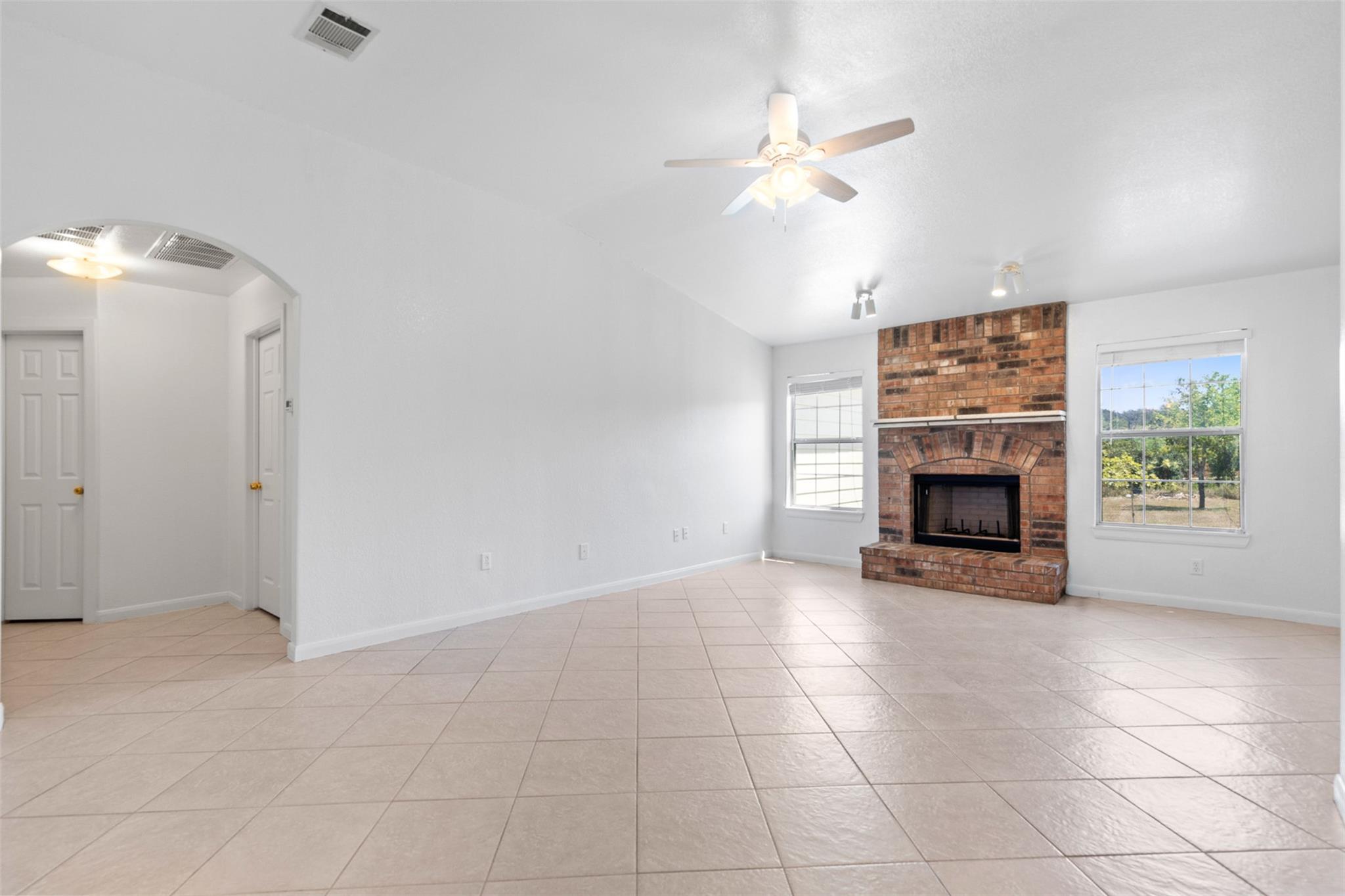 135 Acuna Ct, Del Valle, TX 78617