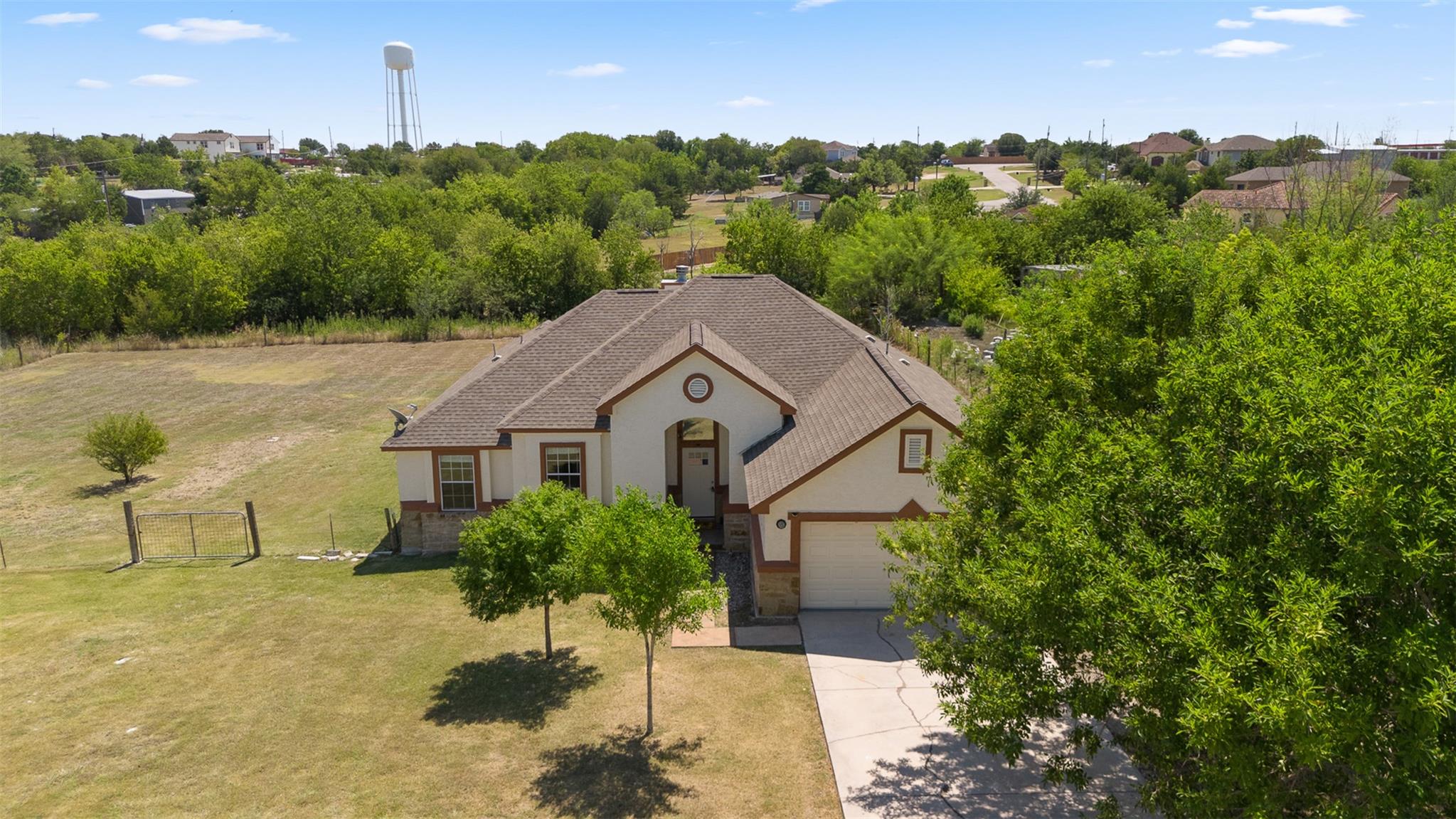 135 Acuna Ct, Del Valle, TX 78617