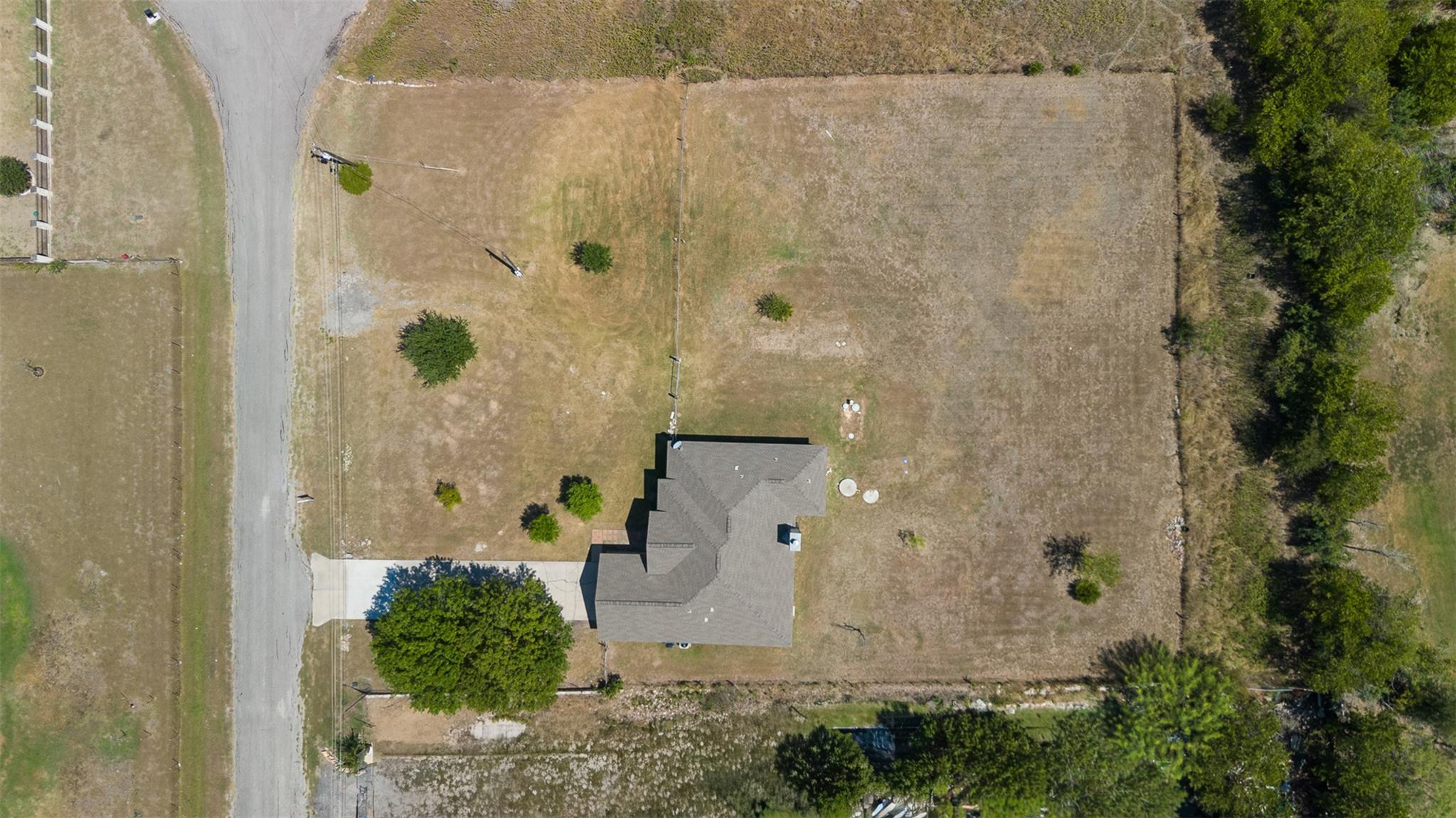 135 Acuna Ct, Del Valle, TX 78617