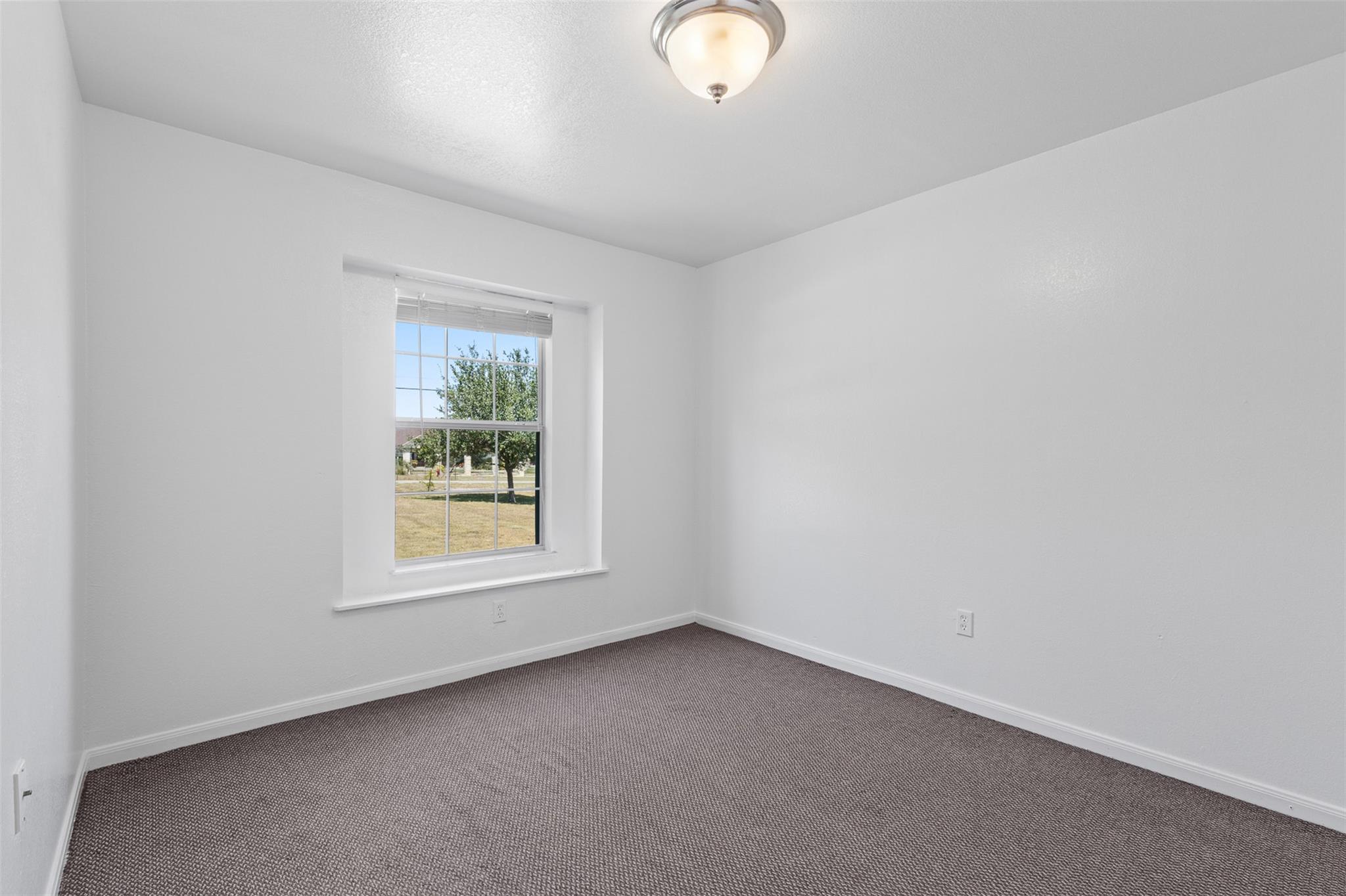 135 Acuna Ct, Del Valle, TX 78617