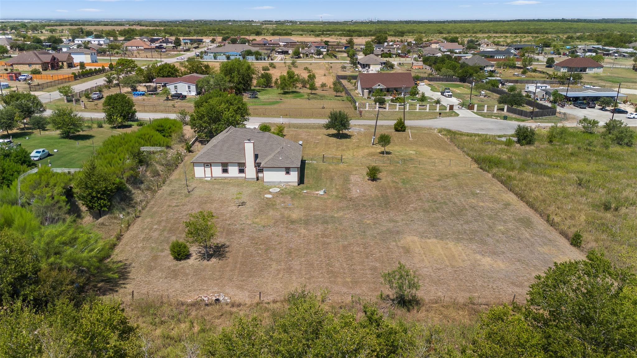 135 Acuna Ct, Del Valle, TX 78617