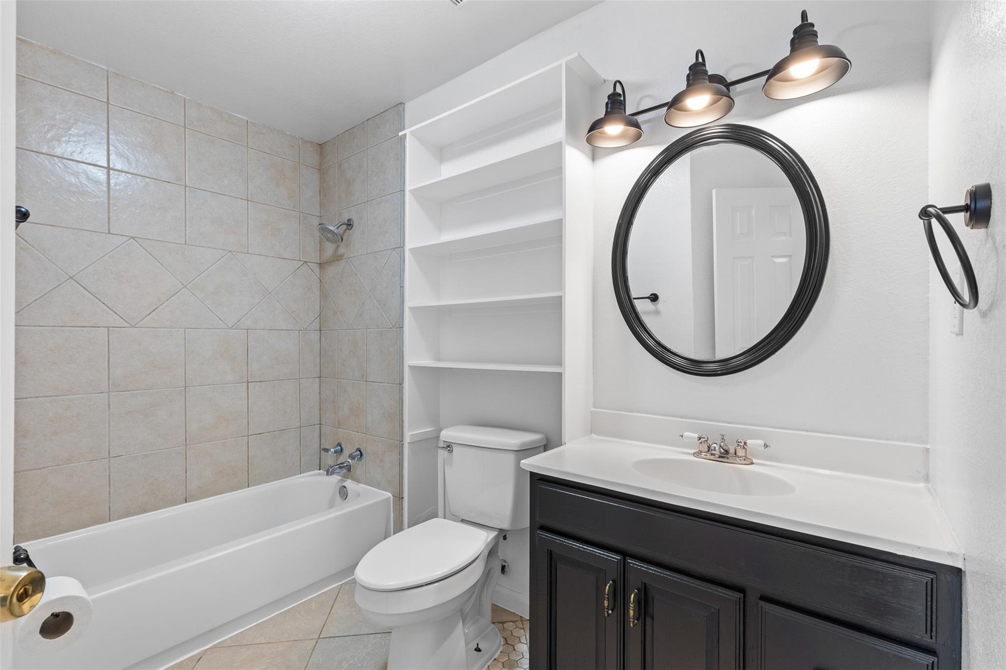 135 Acuna Ct, Del Valle, TX 78617