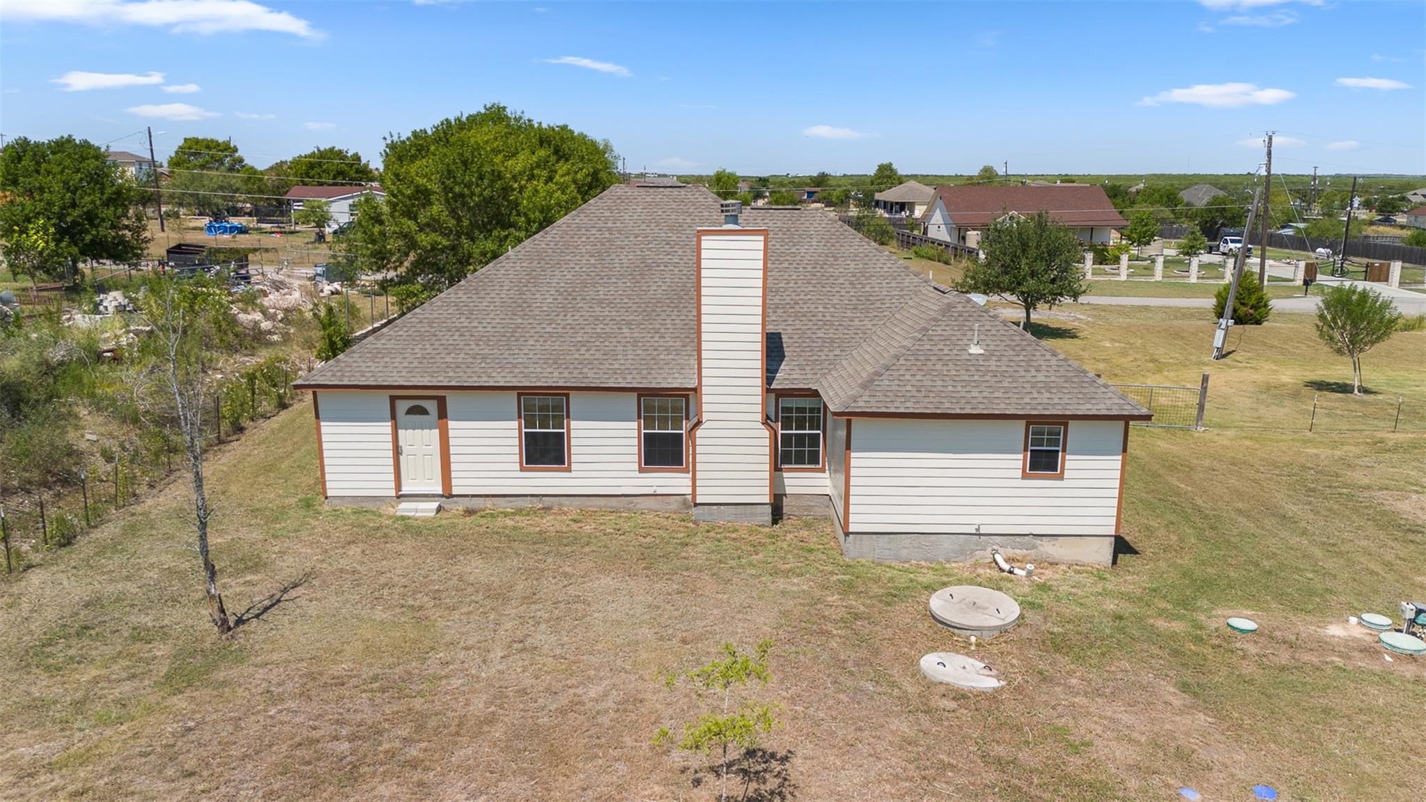 135 Acuna Ct, Del Valle, TX 78617