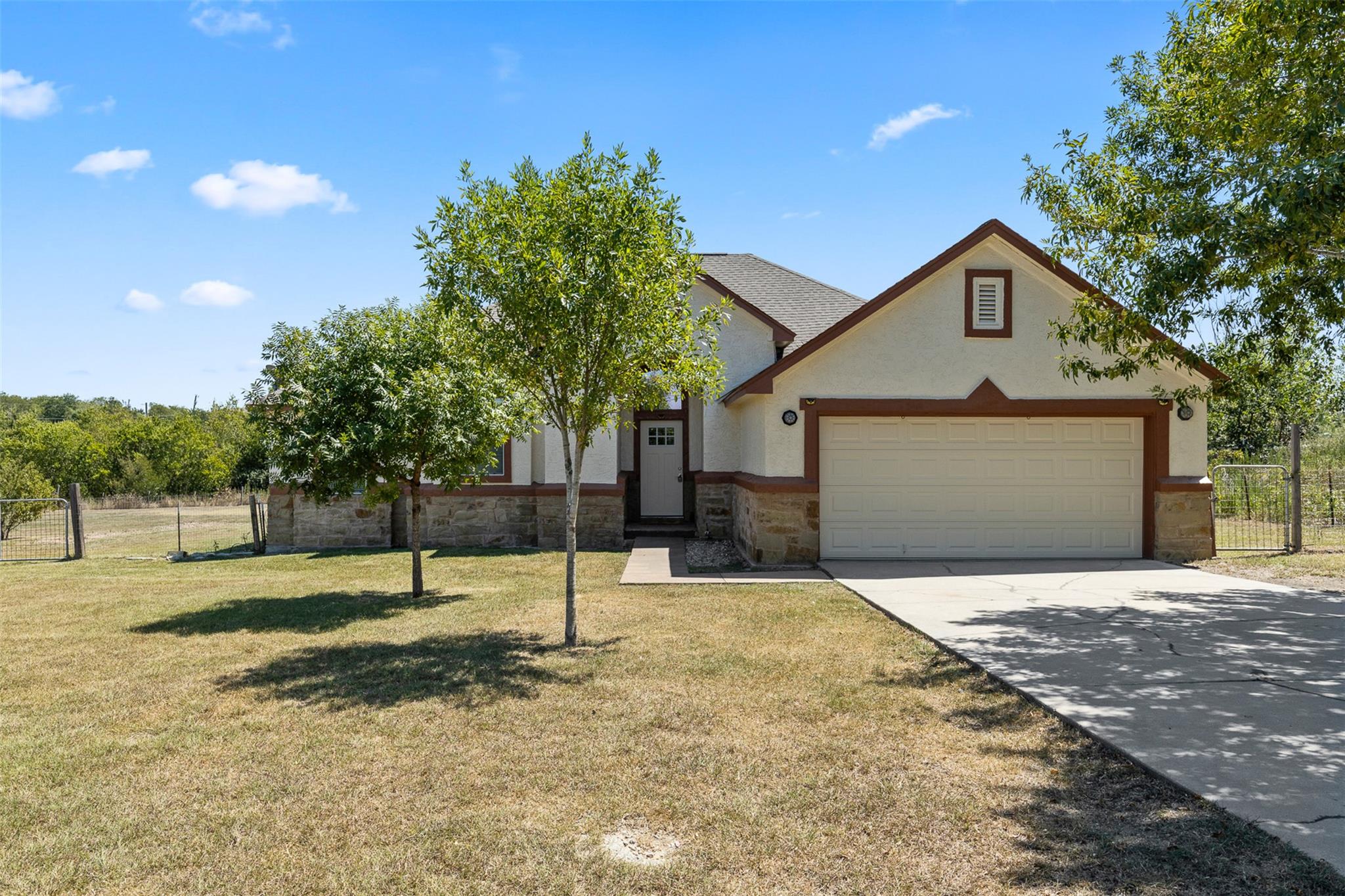 135 Acuna Ct, Del Valle, TX 78617