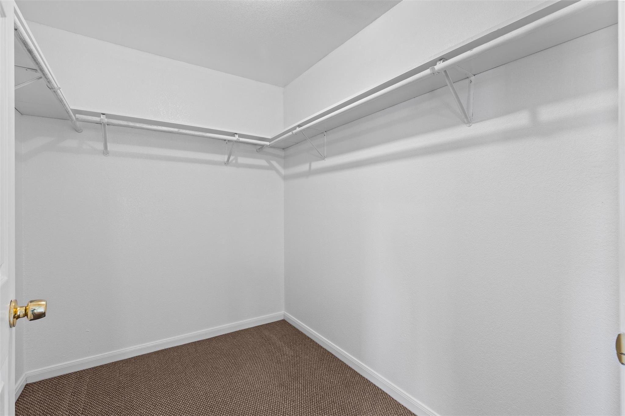 135 Acuna Ct, Del Valle, TX 78617