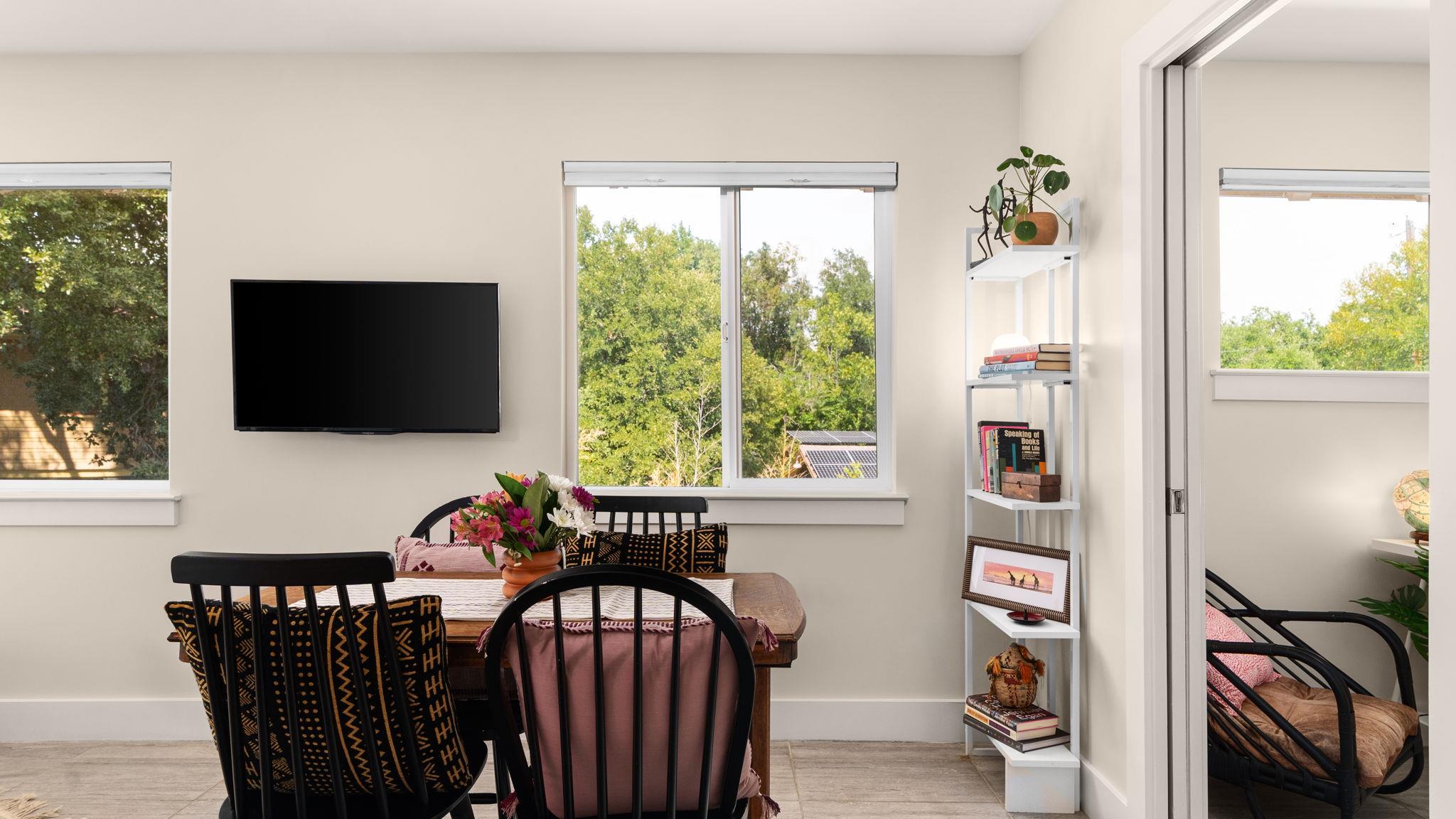 1208 Enfield Rd # 204, Austin, TX 78703