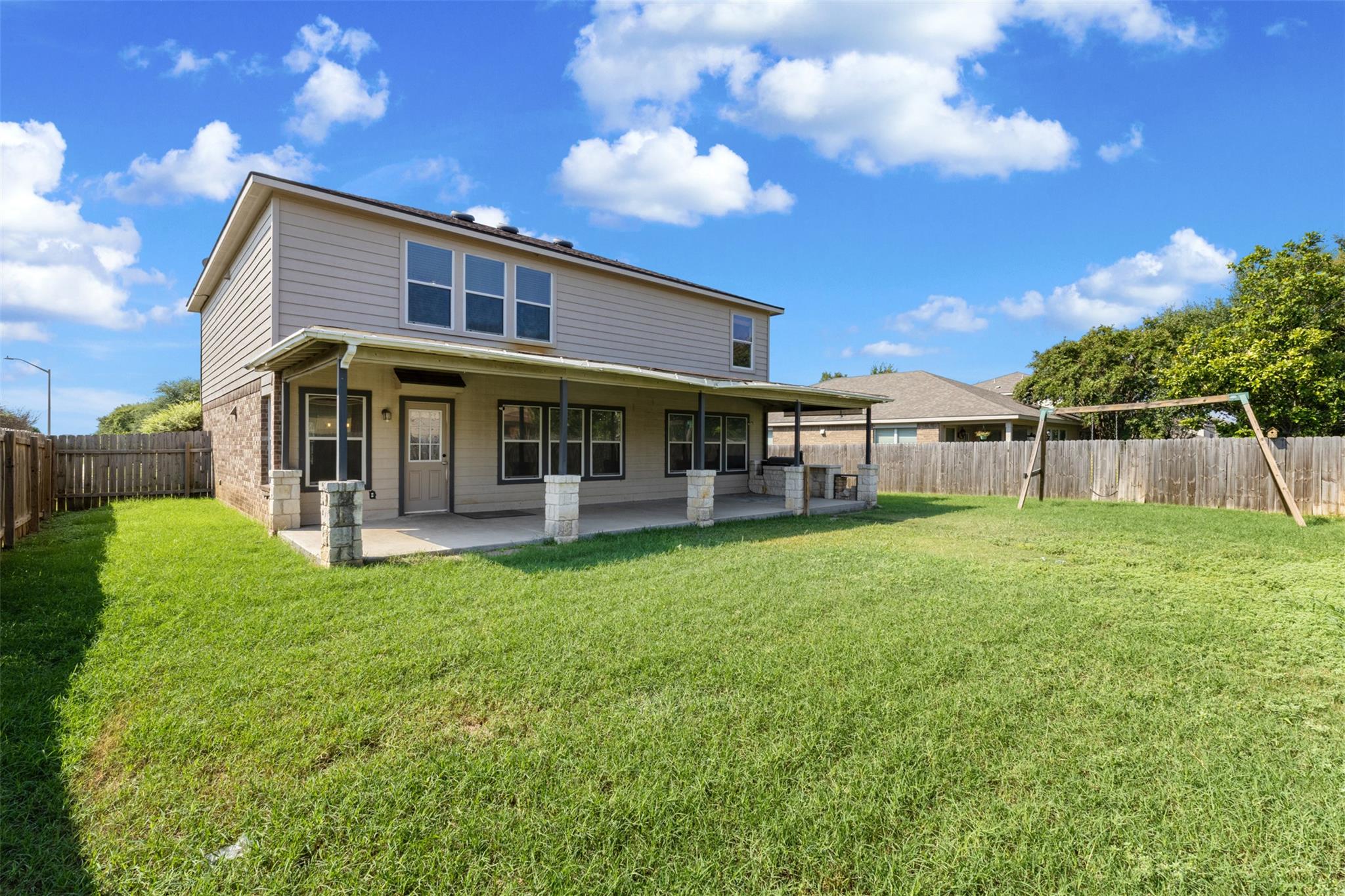 400 Hummingbird Ln, Leander, TX 78641