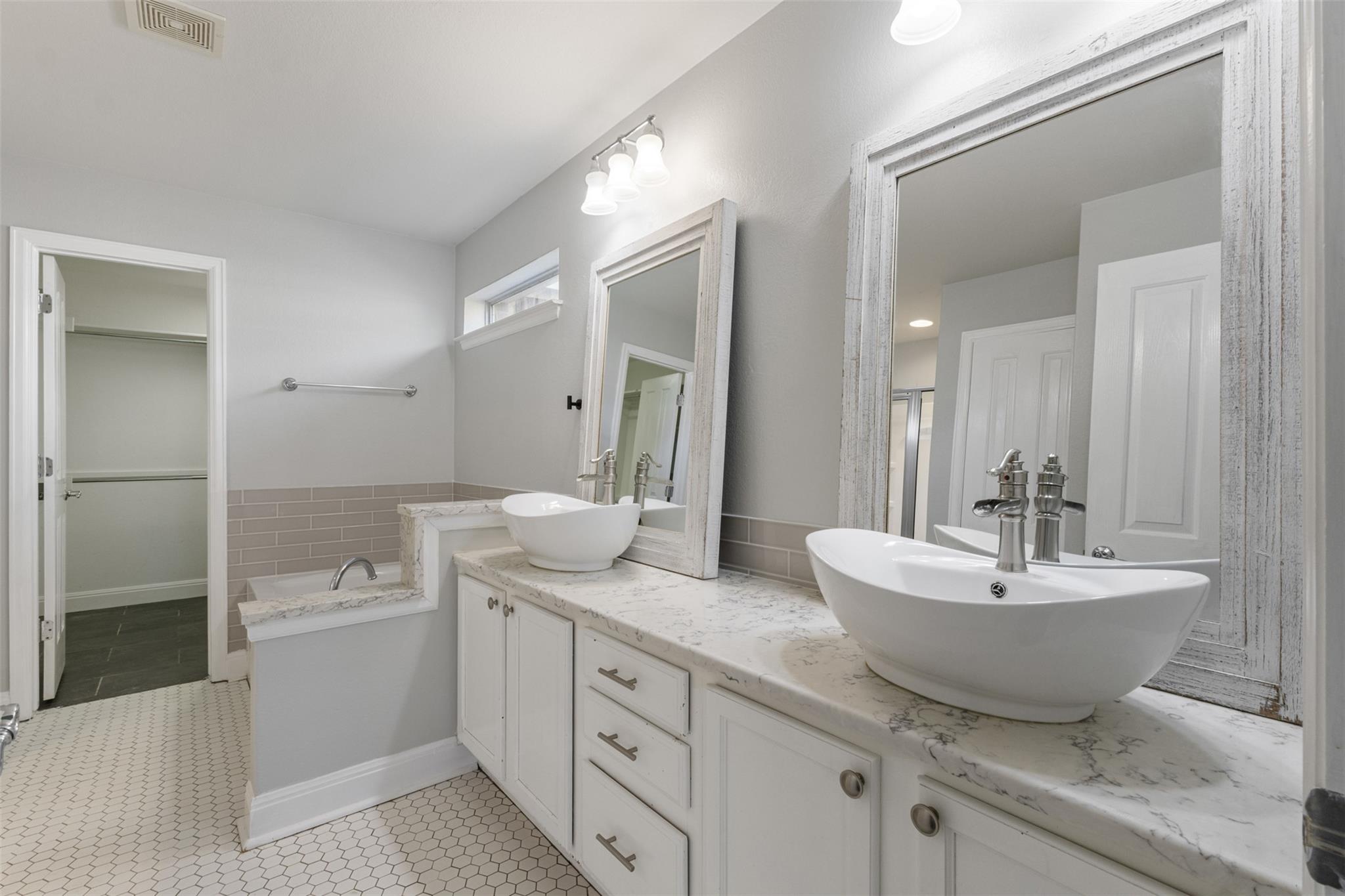 400 Hummingbird Ln, Leander, TX 78641