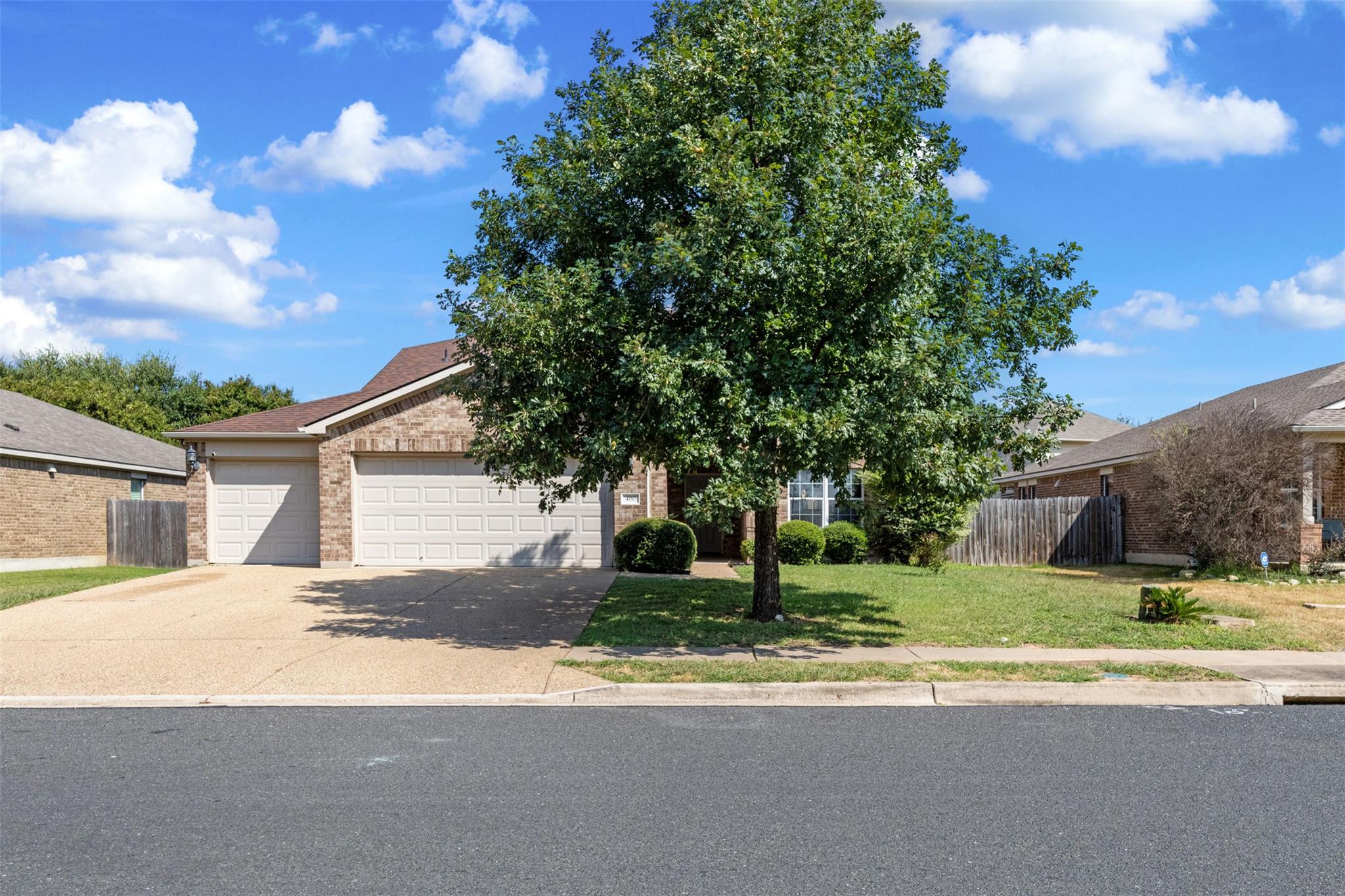 400 Hummingbird Ln, Leander, TX 78641