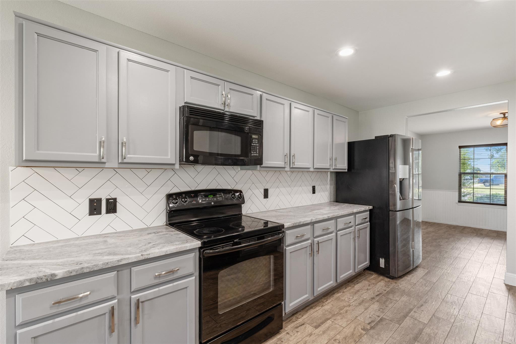 400 Hummingbird Ln, Leander, TX 78641