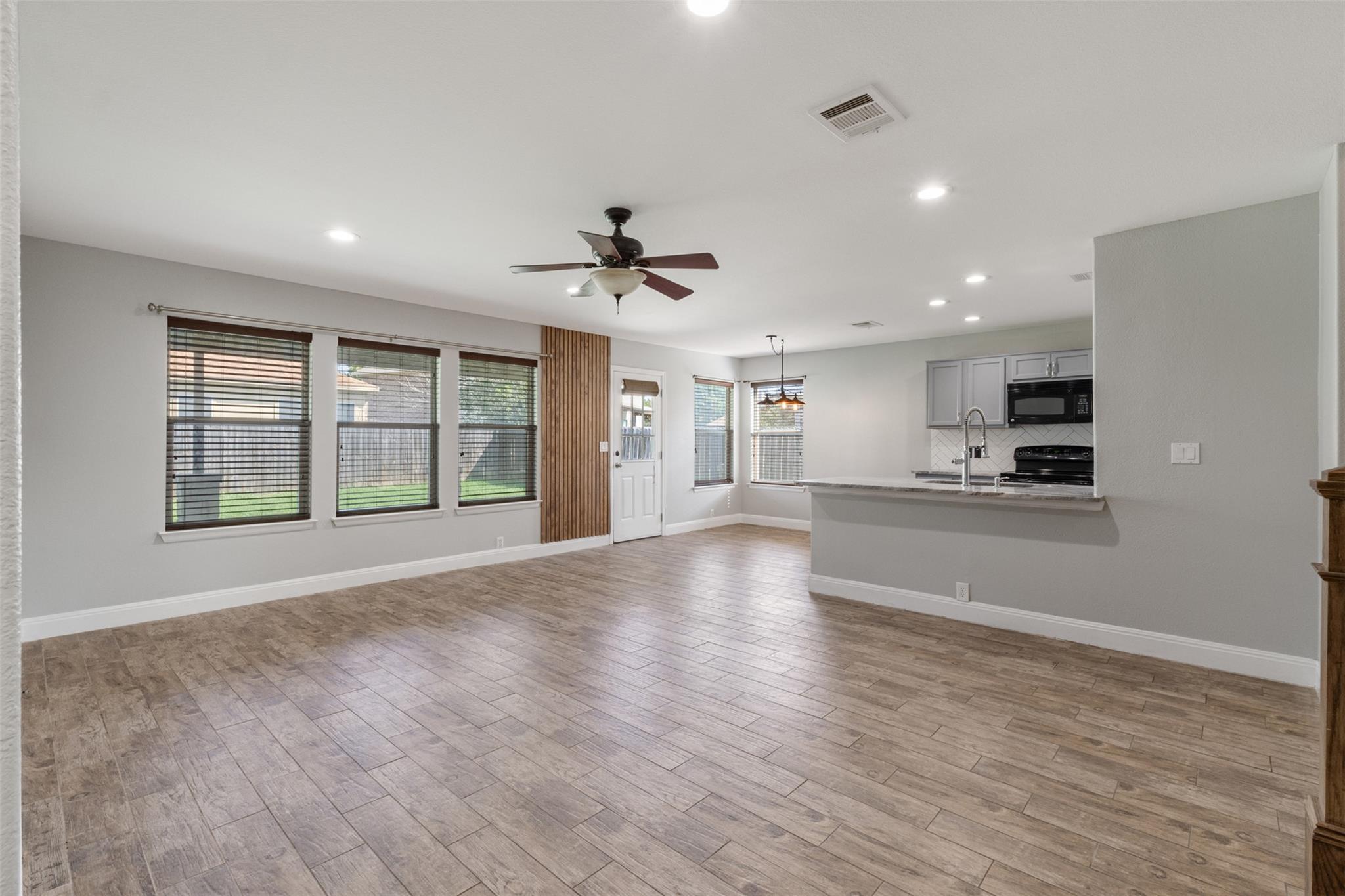 400 Hummingbird Ln, Leander, TX 78641