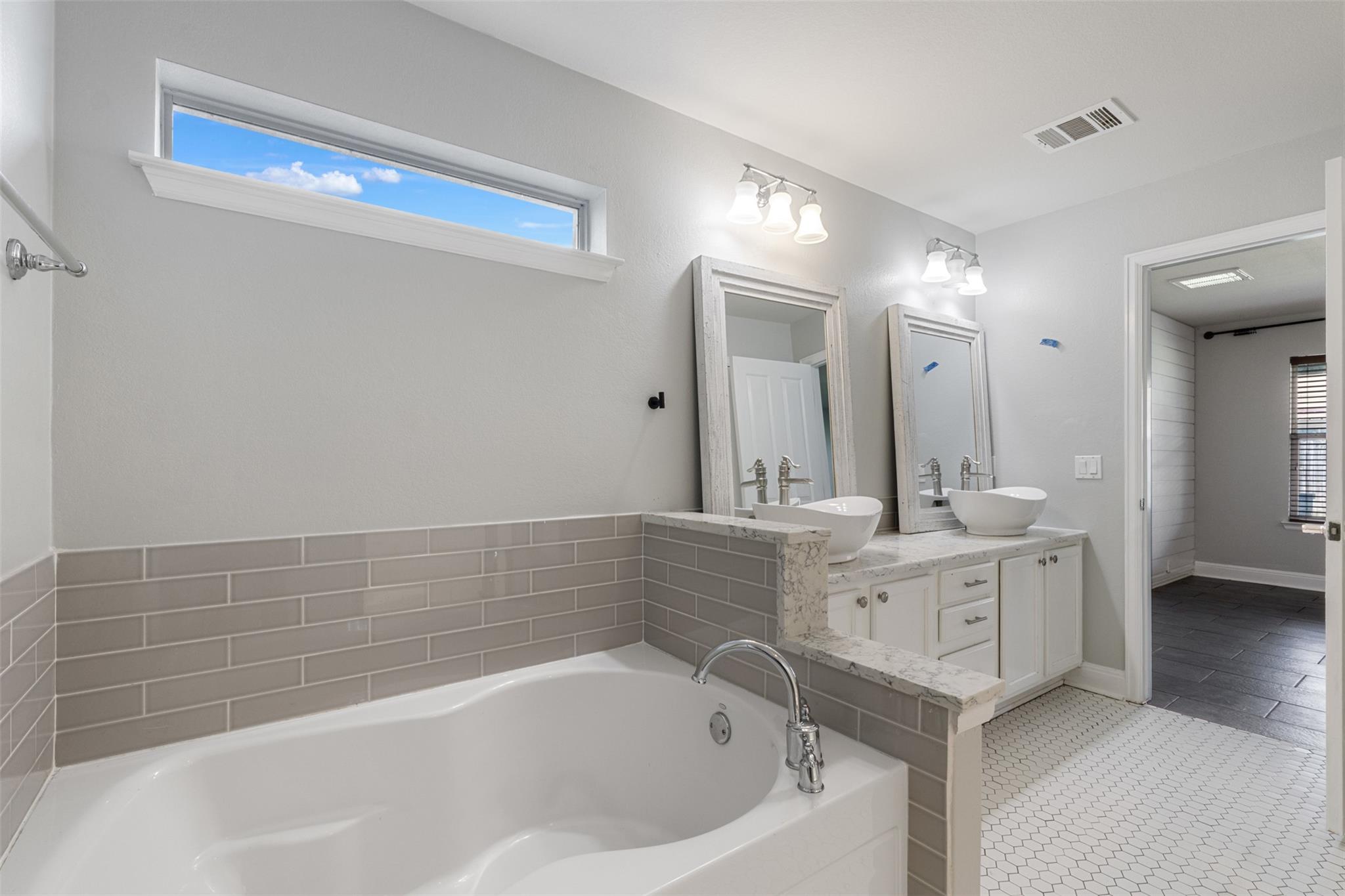 400 Hummingbird Ln, Leander, TX 78641